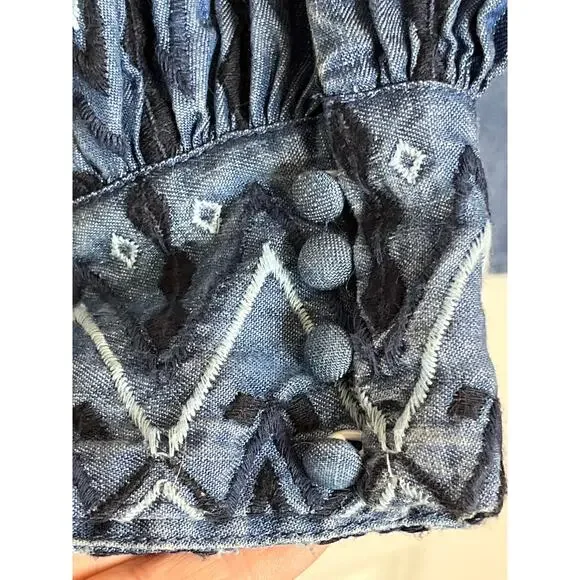 Chicos Size 2 US 12‎ / 14 Blue Chambray Embroidered Sleeve Tunic V Neck - Picture 5 of 9